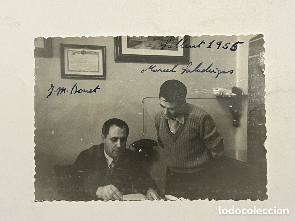 Fotografia antiga: ENTRE RIPOLL Y SALLENT.. en la oficina los Se&ntilde;ores J.M. Bonet y Marcel Saladrigas.. (a.1955)