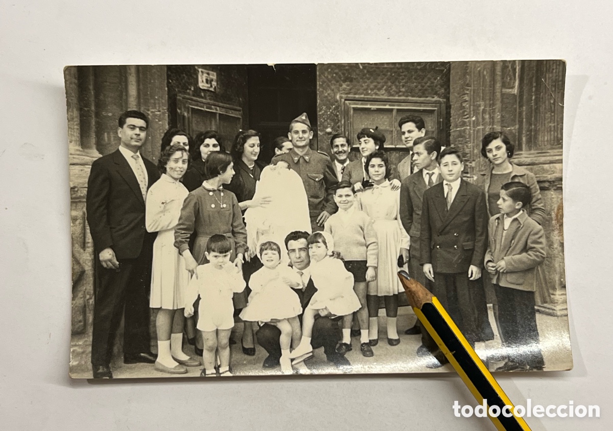 Fotograf&iacute;a antigua: VALENCIA El soldado de Aviaci&oacute;n que apadrin&oacute; al sobrino. Salida de Misa. Beteta Hnos, Abril de 1959