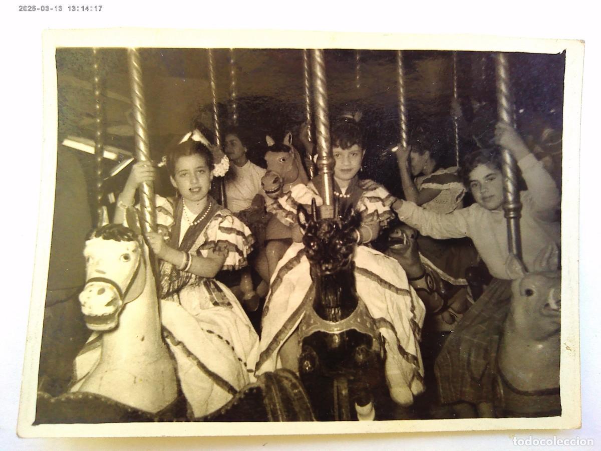 Alte Fotografie: MINUTERO DE FERIA : NI&Ntilde;AS VESTIDAS DE FLAMENCA EN CABALLITO DEL TIOVIVO. DE MACHADO, SEVILLA