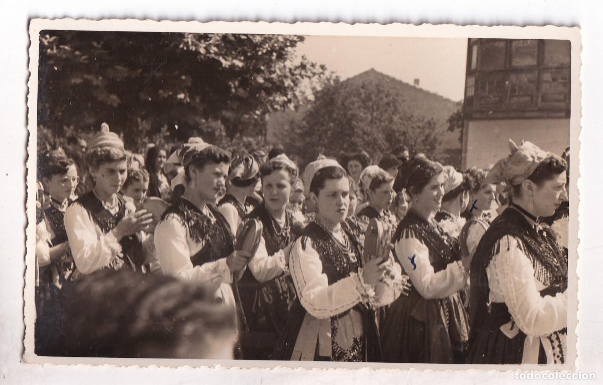 Fotograf&iacute;a antigua: FIESTA ASTURIANA. FOT&Oacute;GRAFO: JOS&Eacute; LUIS ROZAS. LLANES. ASTURIAS