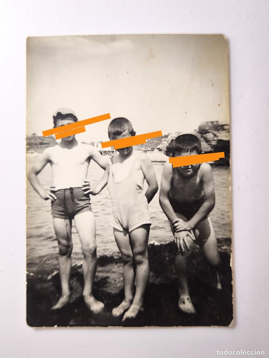 Fotografia antica: Antigua fotograf&iacute;a. Ni&ntilde;os en la playa. A&ntilde;os 40.