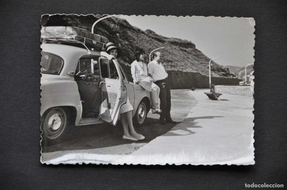 Antique Photography: FOTOGRAF&Iacute;A DE UNA FAMILIA JUNTO A UN RENAULT GORDINI