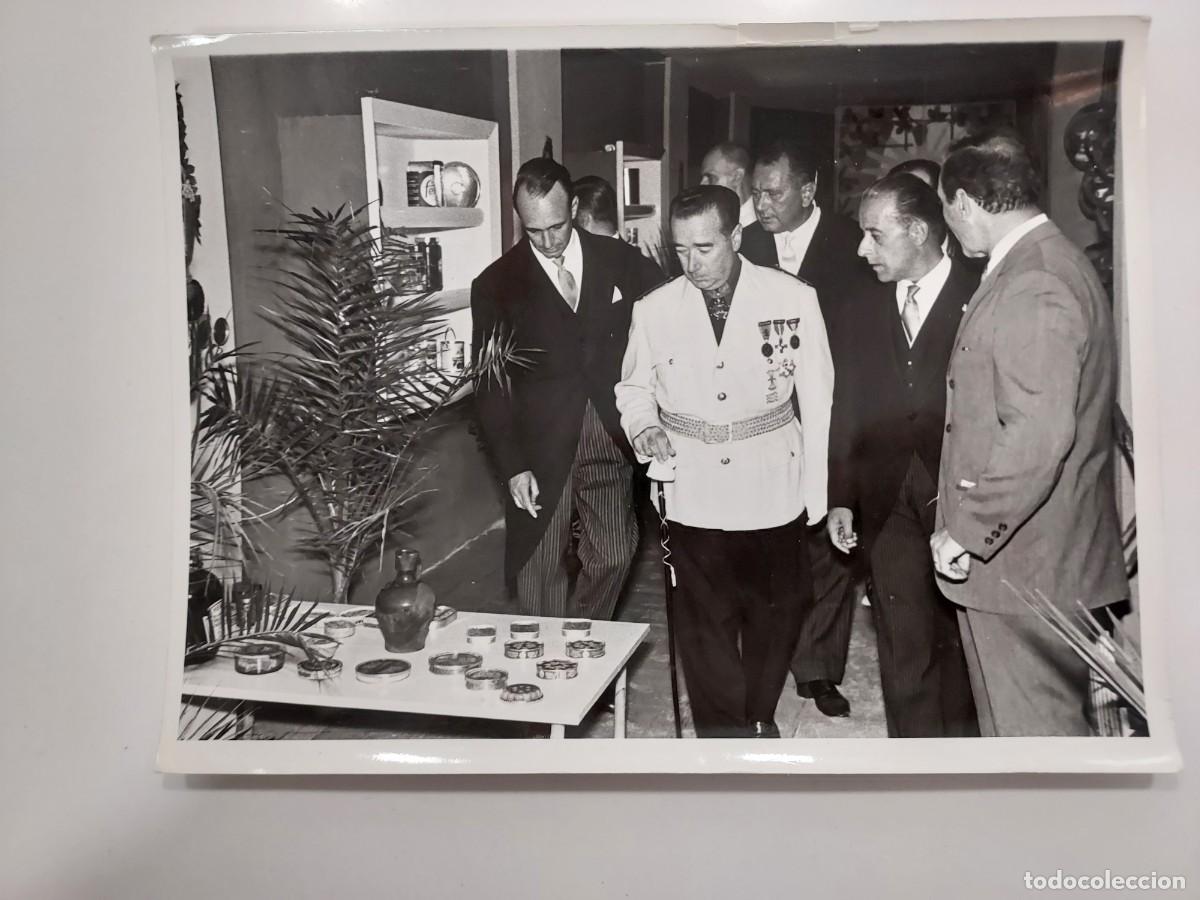 Photographie ancienne: FOTO REPORTAJES GRAFICOS GUERRERO, MURCIA. 24 X 18 CM. ALTAS AUTORIDADES, FALANGE &iquest;FERIA CONSERVA? 4