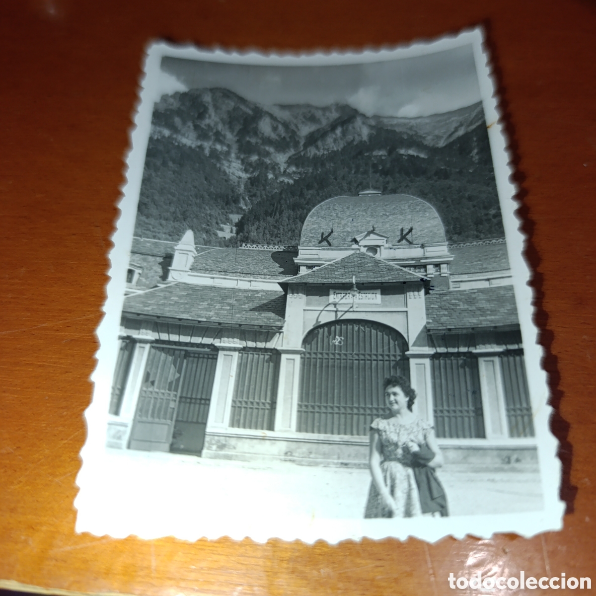 Fotografia antica: Fotograf&iacute;a troquelada con la Estaci&oacute;n Internacional de Canfranc,a&ntilde;o 1956.