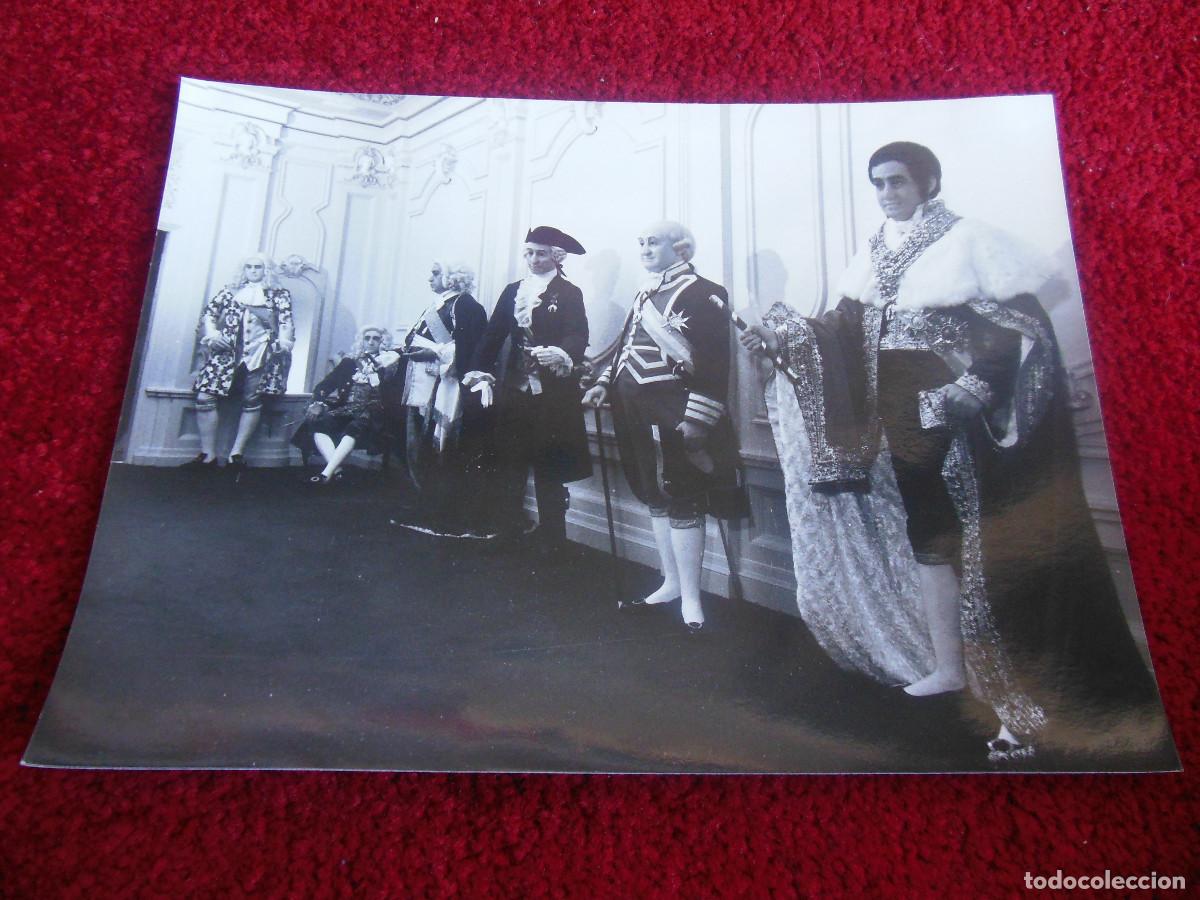 Antique Photography: REY FELIPE V LUIS I FERNANDO VI VIII CALOS III IV FOTOGRAF&Iacute;A DE PRENSA MUSEO DE CERA DE MADRID 1981