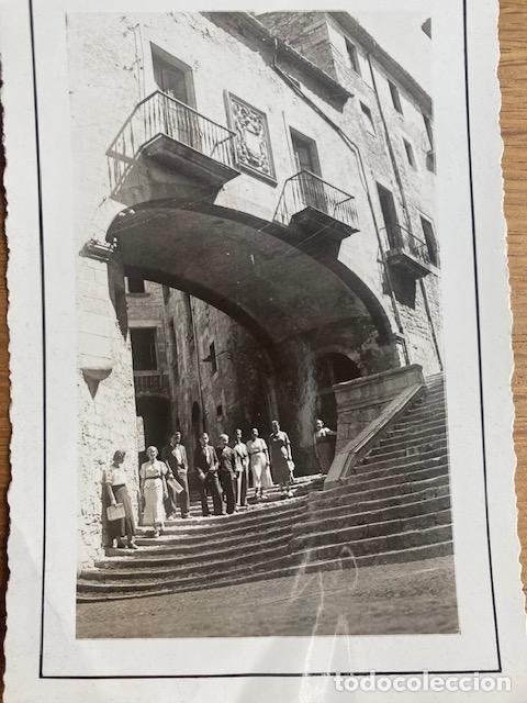 Fotografia antica: Girona. Escalinata de San Martin. Antigua foto de grupo. 12.5 x 8.5 cm.