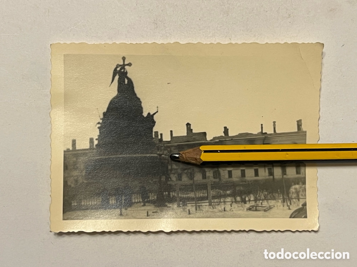 Fotograf&iacute;a antigua: FOTOGRAF&Iacute;A DIVISION AZUL. Milenario de Rusia en Veliky N&oacute;vgorod, tras los bombardeos (h.1942?)