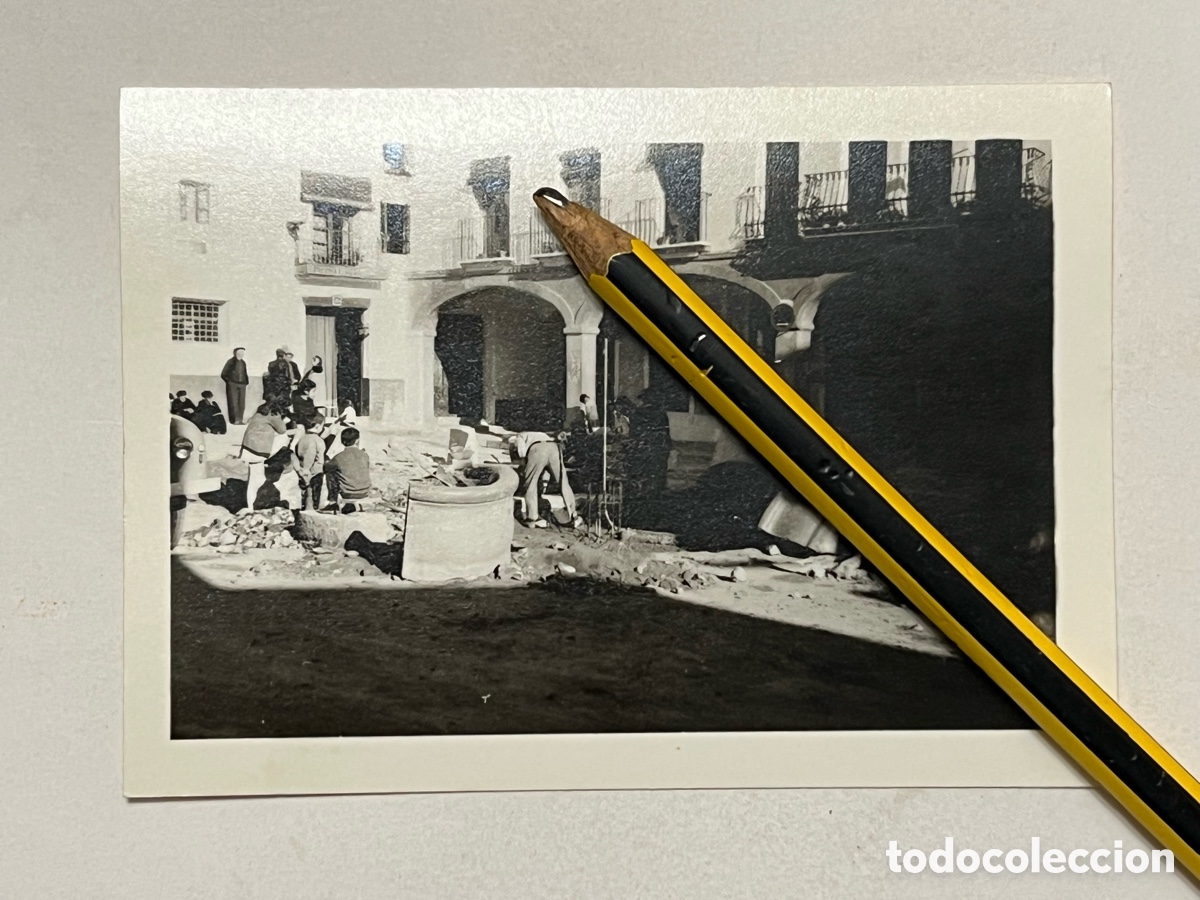 Fotograf&iacute;a antigua: ALTURA Castell&oacute;n.. Fotograf&iacute;a Reparaci&oacute;n y mejoras de la Fuente de la Plaza Mayor (h.1970?)