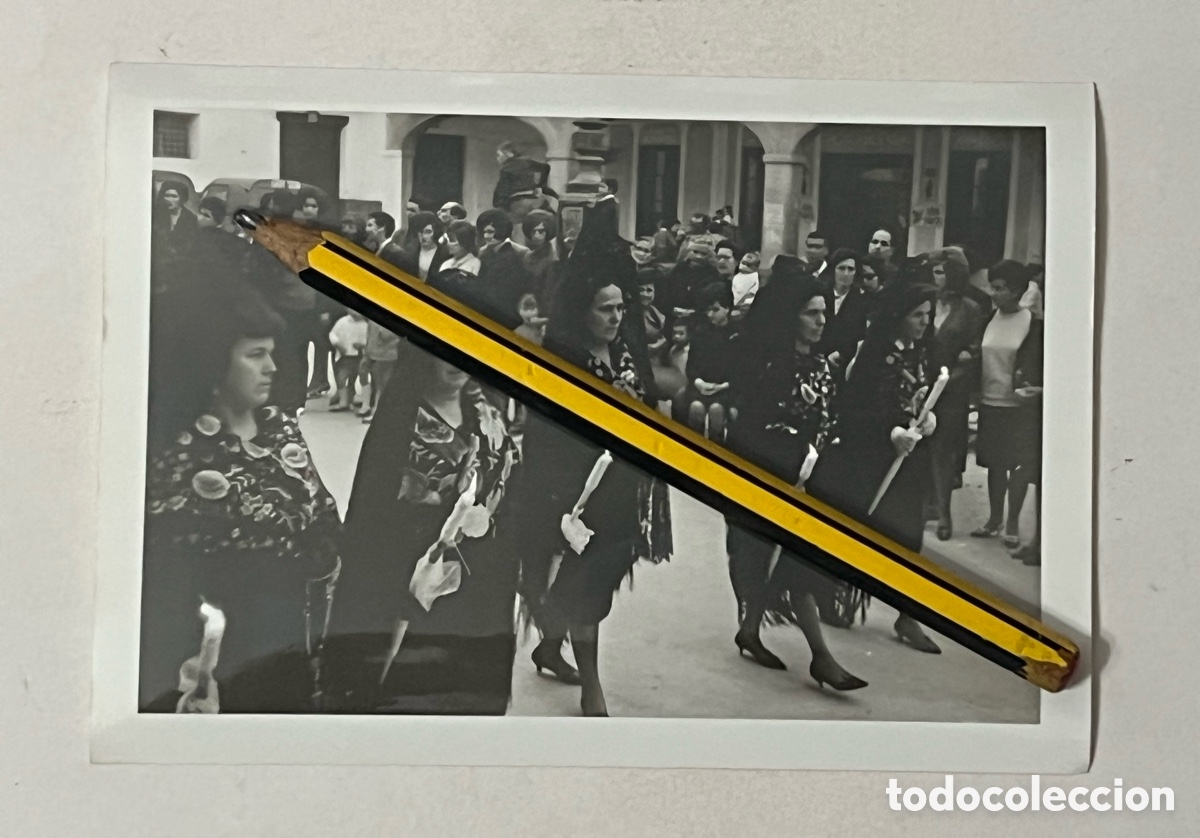 Fotograf&iacute;a antigua: ALTURA Castell&oacute;n. Procesi&oacute;n Fiestas patronales de la Virgen de Gracia, grupo Clavariesas&hellip; (h.1960?)