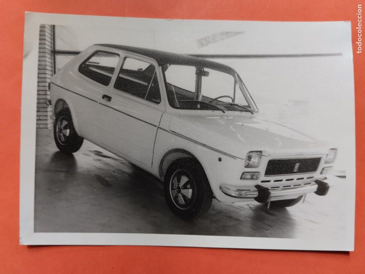Fotograf&iacute;a antigua: FOTO COCHE SAT 127. SELLO SEAT SEIDA SERVICIO OFICIAL ZARAGOZA. A&Ntilde;O 1973. 14,5X10CM