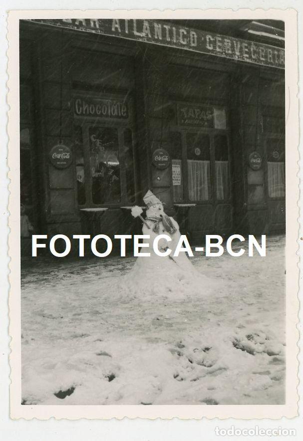Fotograf&iacute;a antigua: FOTO ORIGINAL BARCELONA BAR ATLANTICO CERVECERIA NEVADA A&Ntilde;O 1962