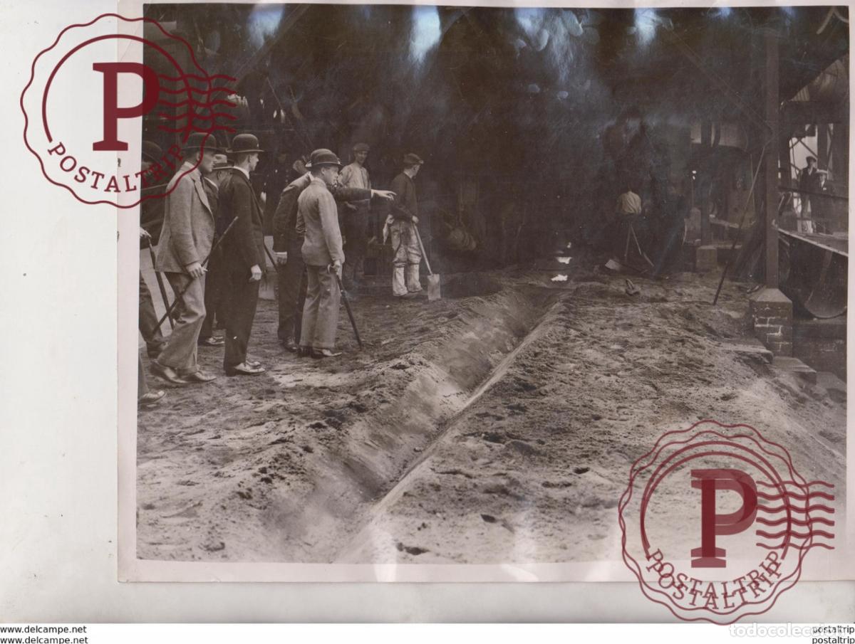 Antique Photography: SHELTONS WORK POTTERIES THE PRINCE 25*20CM Fonds Victor FORBIN 1864-1947