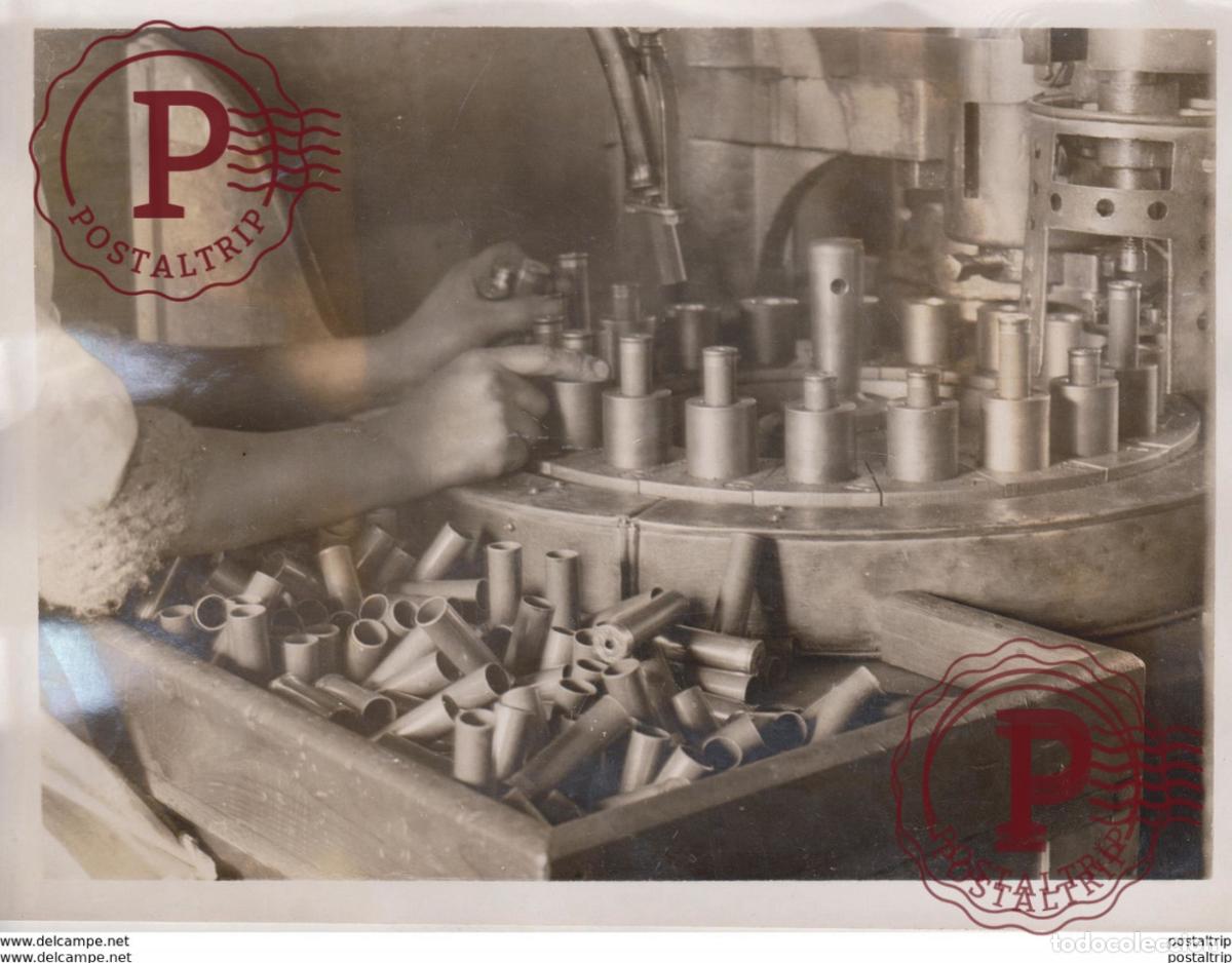 Antique Photography: MAKING SPORTING CARTRIDGES WALTHAM 20*15M Fonds Victor FORBIN 1864-1947