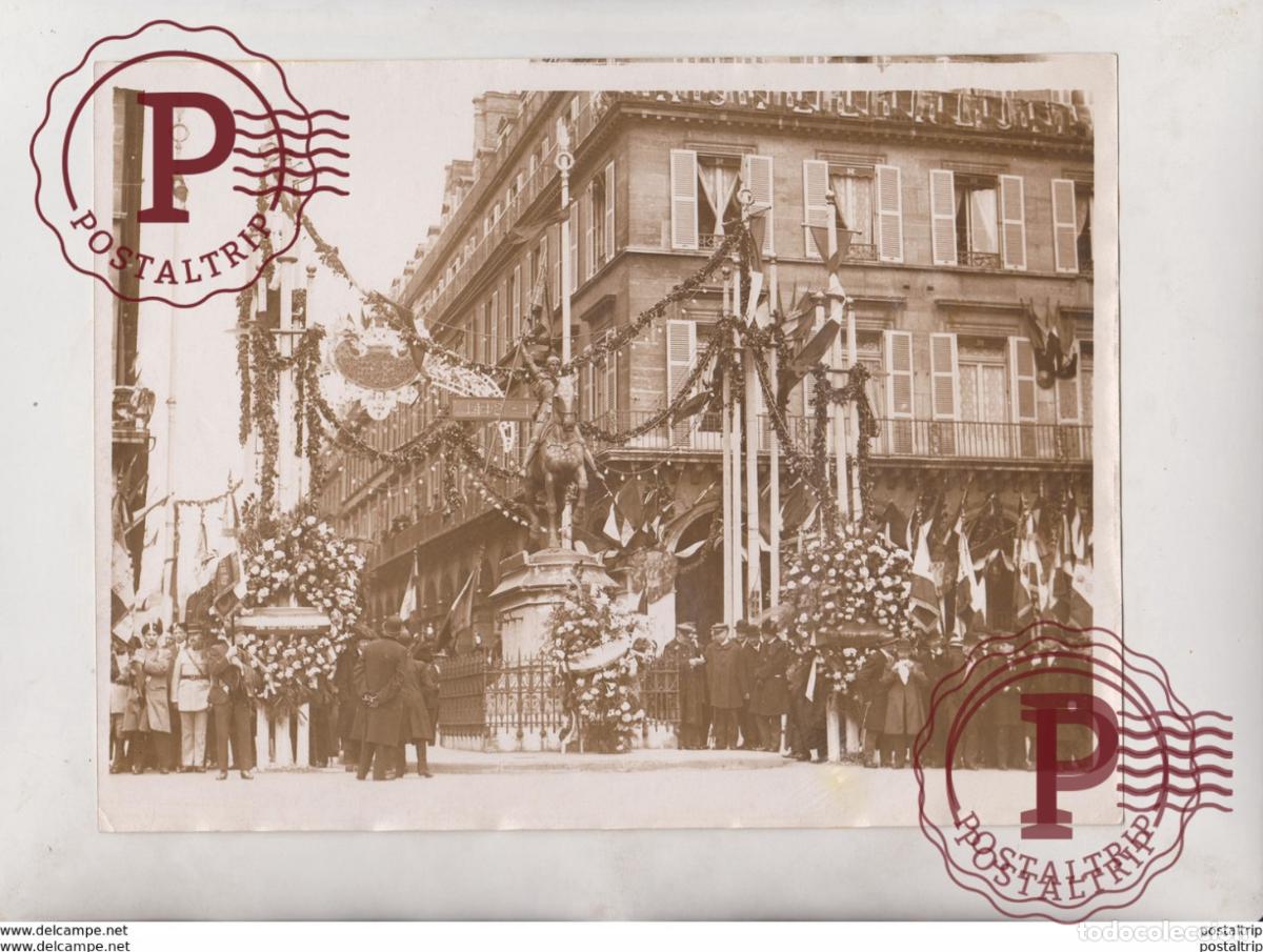 Alte Fotografie: PARIS PLACE DES PYRAMIDES FRANCE F&Ecirc;TE DE JEANNE DARC 24*18 CM Fonds Victor FORBIN 1864-1947