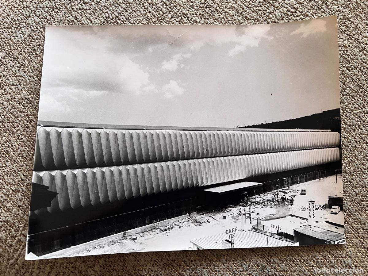 Fotografia antiga: FOTOGRAFIA ORIGINAL PALACIO CINCUENTENARIO FERIA BARCELONA 1970