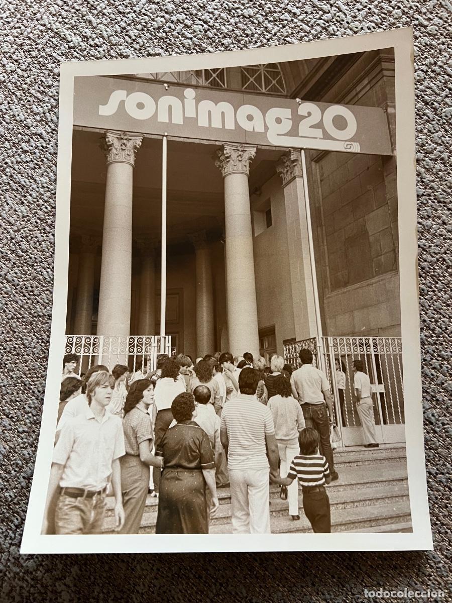 Fotograf&iacute;a antigua: FOTOGRAFIA ORIGINAL SERVICIO GRAFICO FERIA BARCELONA SONIMAG 20 DE 1982