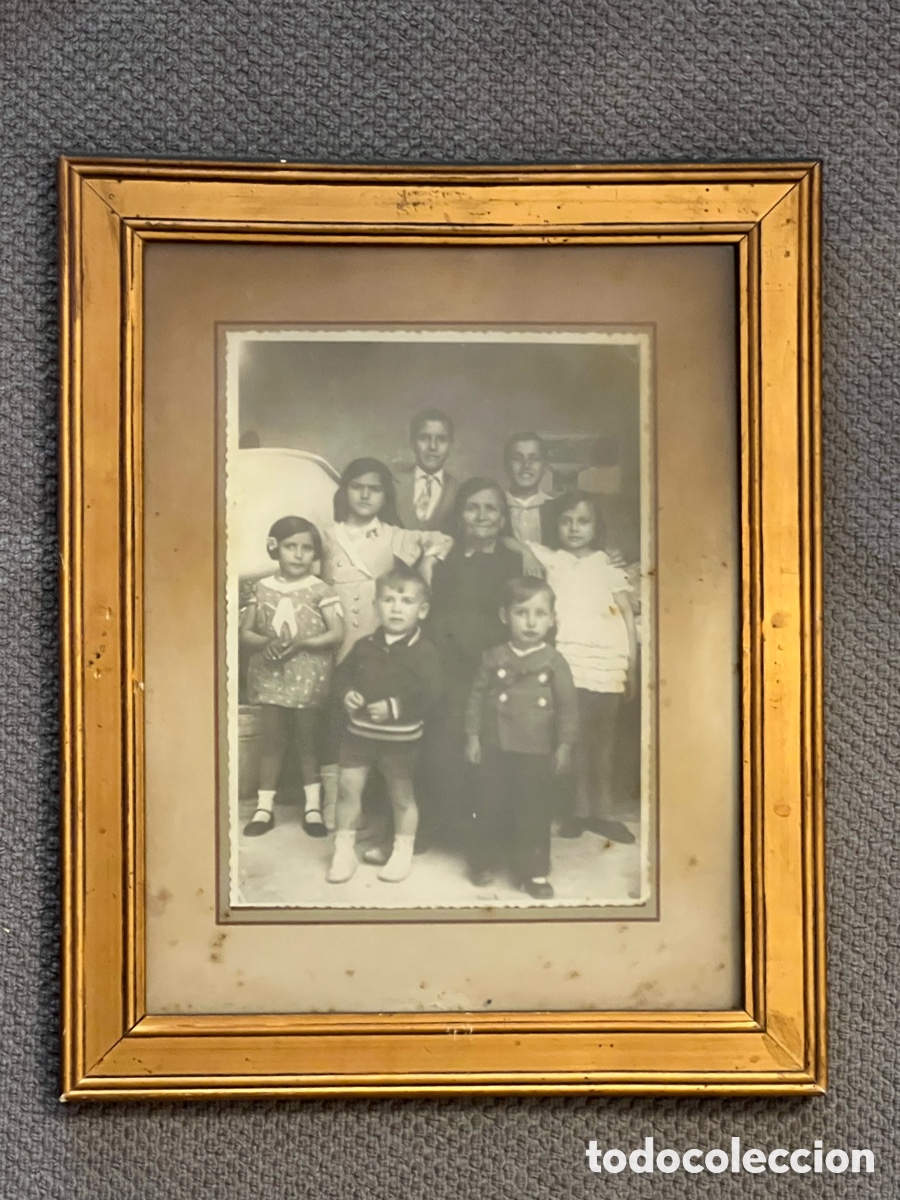 Fotografia antiga: FOTOGRAF&Iacute;A CON MARCO.. Familia numerosa.. Valencia (h.1930?) Med&iacute;das: 23 x 28 cm