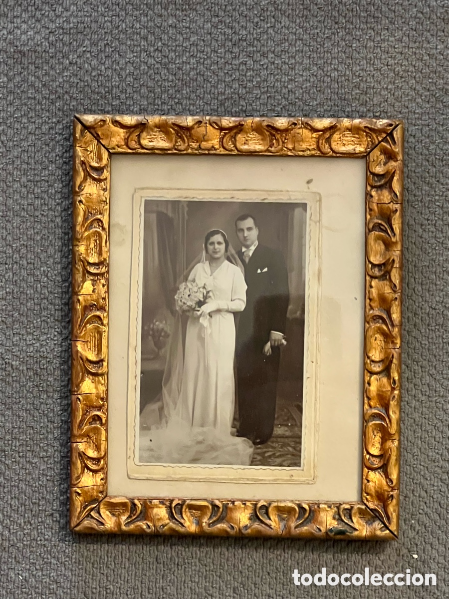 Alte Fotografie: VALENCIA EN TIEMPOS DE LA REP&Uacute;BLICA.. Bonita foto con Marco. Reci&eacute;n casados (h.1935?)