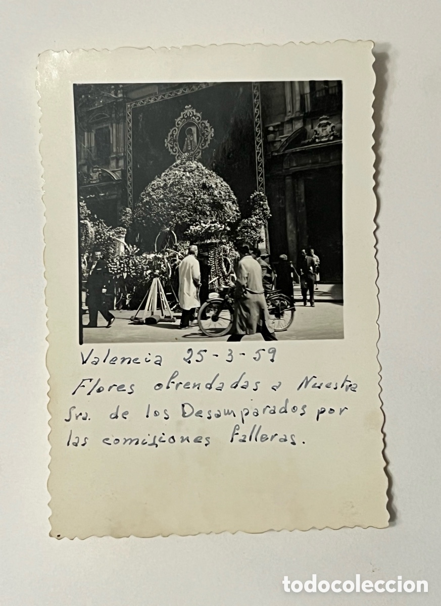 Fotograf&iacute;a antigua: FALLAS.. Real Basilica. Flores ofrendadas a Ntra Sra de los Desamparados Marzo de 1959