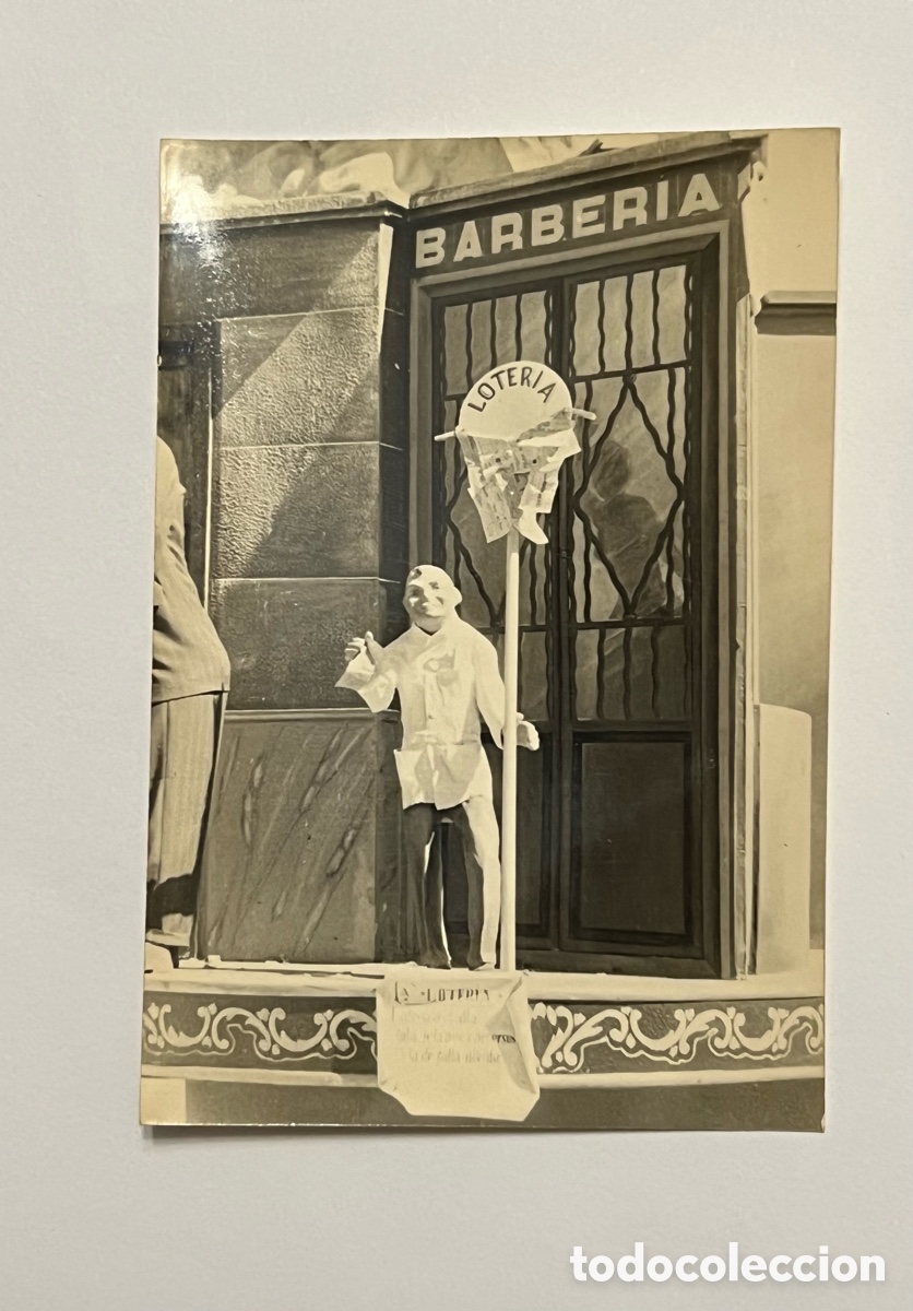 Fotograf&iacute;a antigua: FALLAS.. Falles, Fotograf&iacute;a Detalle, Ninot de la Falla, Valencia (h.1955?) Med&iacute;das: 6,5 x 9,5 cm
