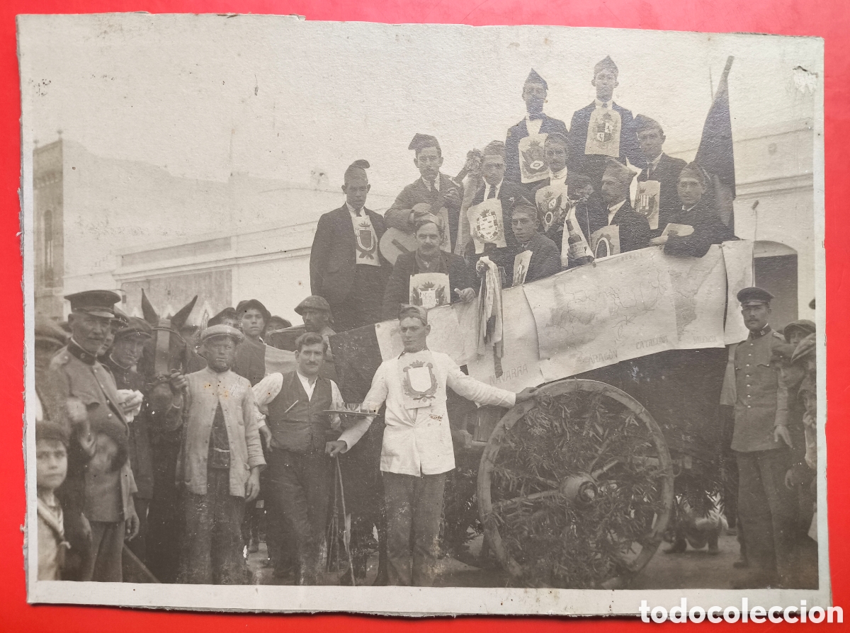 Fotograf&iacute;a antigua: CATALUNYA LOCALIDAD SIN IDENTIFICAR FIESTA POPULAR MOZOS CARROMATO FOTOGRAF&Iacute;A ANIMADA C. 1915