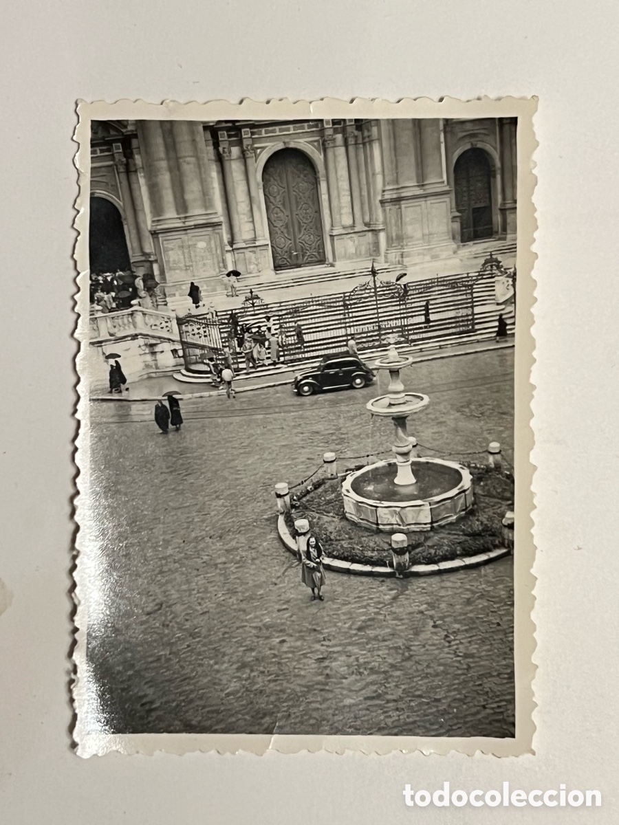 Fotograf&iacute;a antigua: M&Aacute;LAGA ? fotograf&iacute;a Fachada y fuente de la Catedral.. (h.1950?)