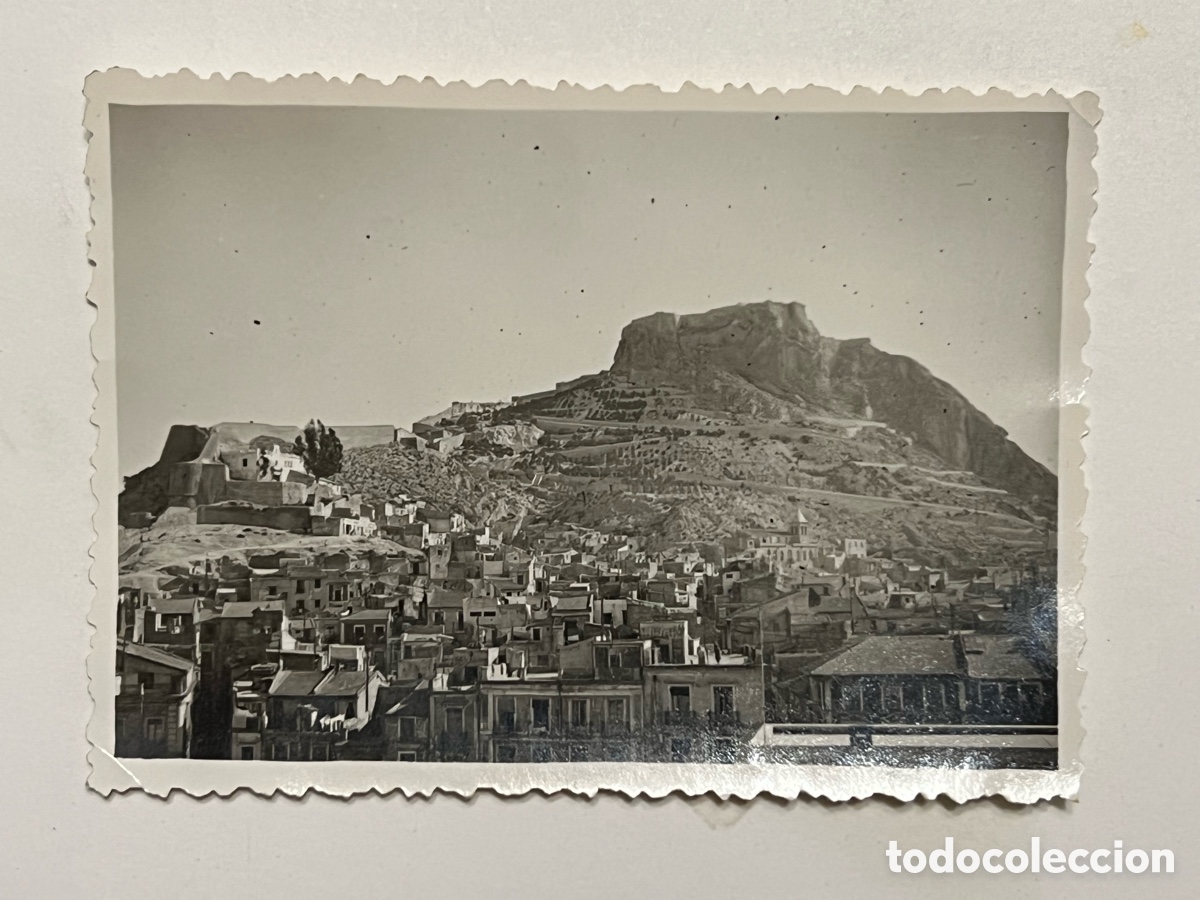 Fotograf&iacute;a antigua: ALICANTE, Fot&oacute;grafia Vista panor&aacute;mica de la ciudad al fondo Castillo de Santa B&aacute;rbara (h.1945?)
