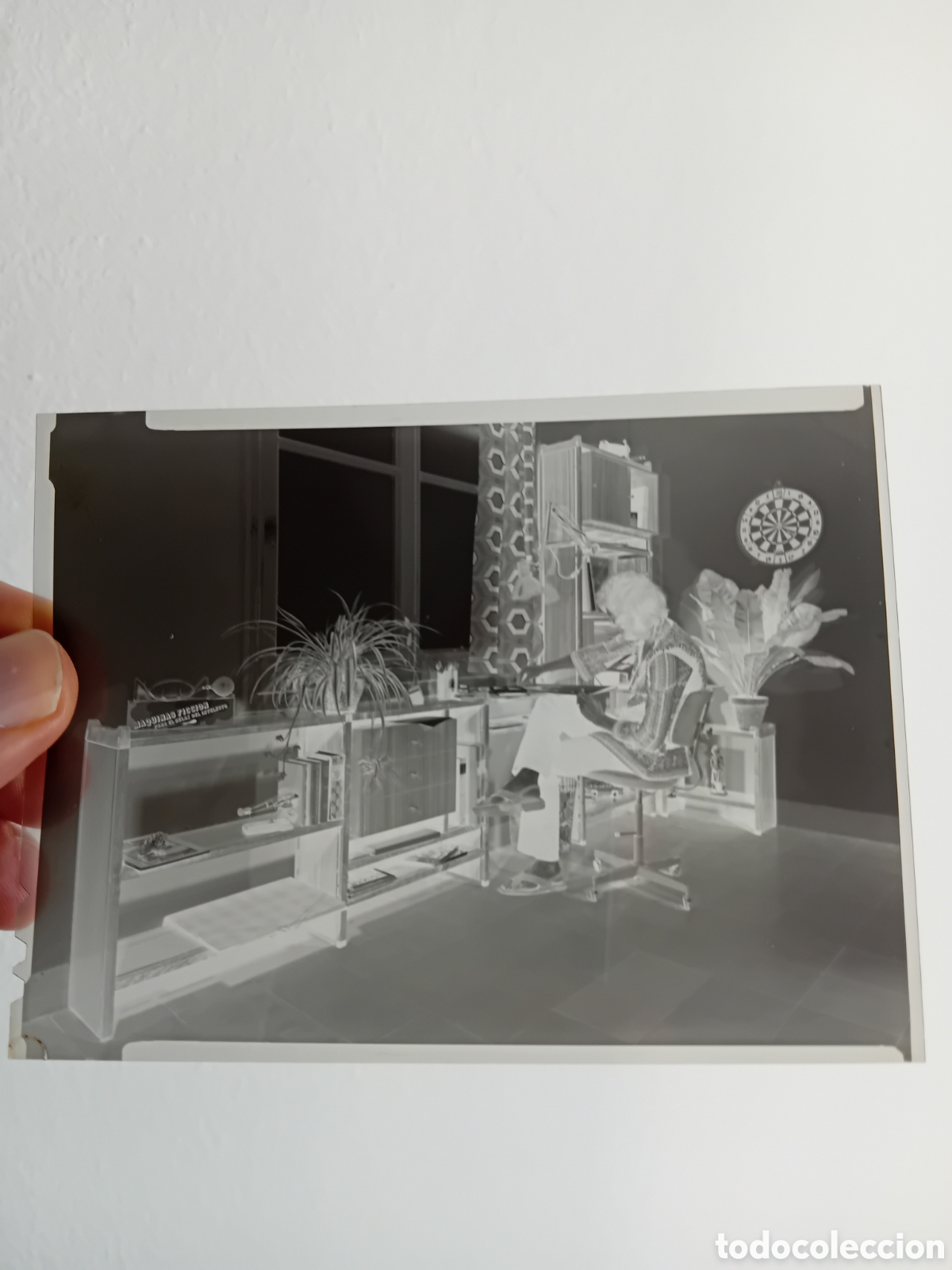 Fotograf&iacute;a antigua: PLACA DIAPOSITIVA PUBLICITARIA MEDIO FORMATO NEGATIVO DE DORMITORIO CON MESA DE ESTUDIO. A&Ntilde;OS 70.