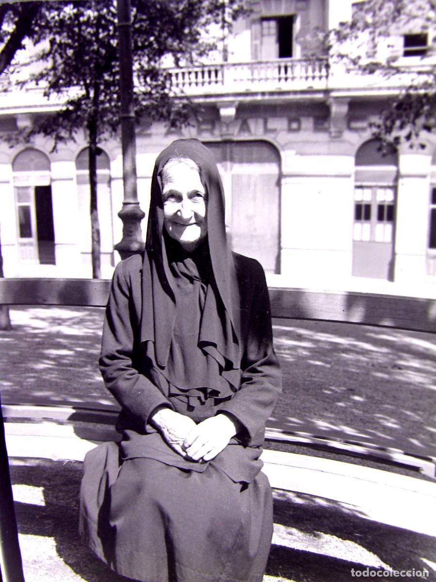 Fotograf&iacute;a antigua: CLICH&Eacute;, NEGATIVO EN CELULOIDE. 9X6 CM. MUJER. SIN IDENTIFICAR EL LUGAR. A&Ntilde;OS 30 O 40 O 50