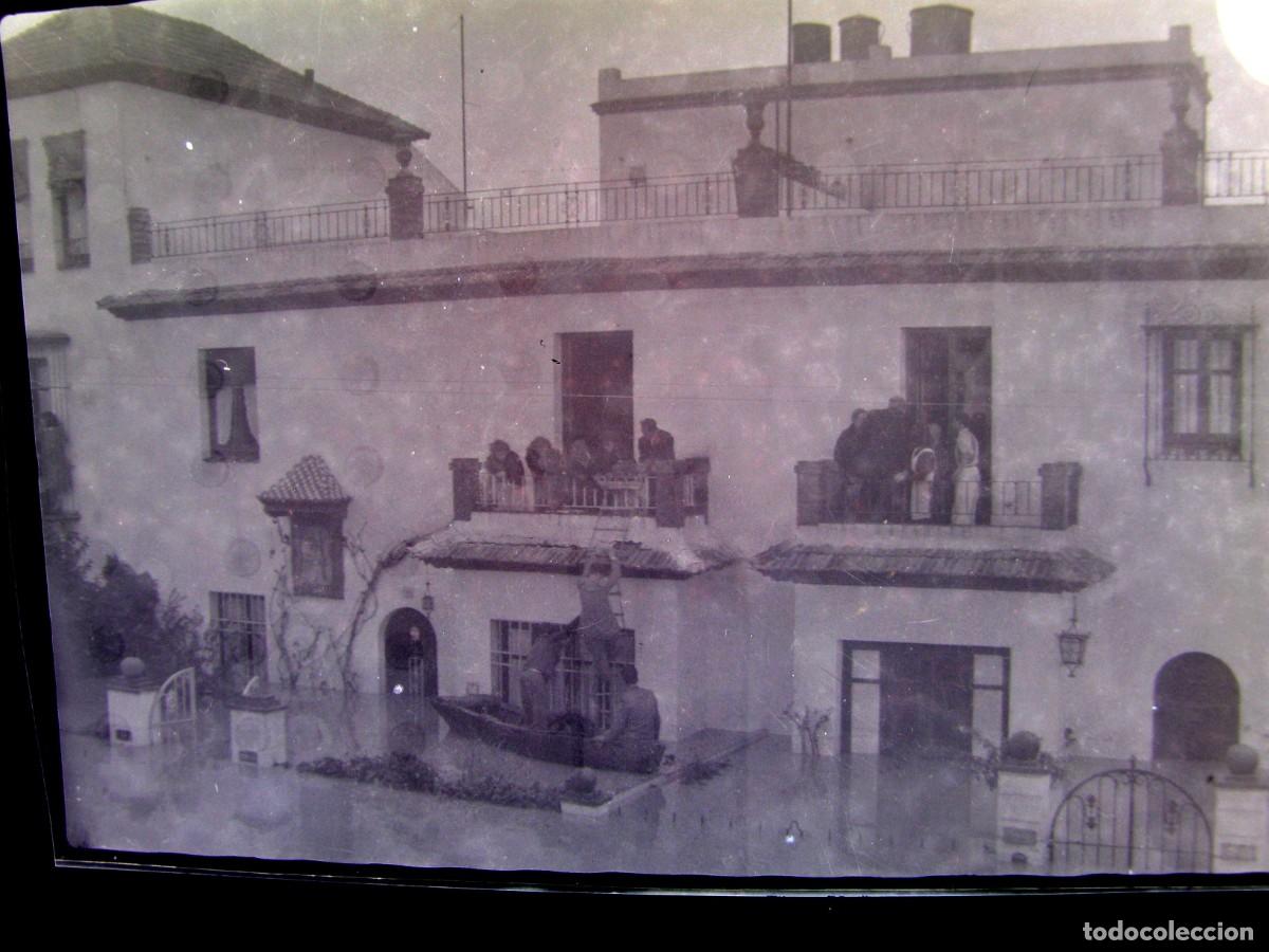 Fotografia antiga: CLICH&Eacute;, NEGATIVO EN CELULOIDE. 9X6 CM. SEVILLA, INUNDACION. A&Ntilde;OS 30 O 40 O 50