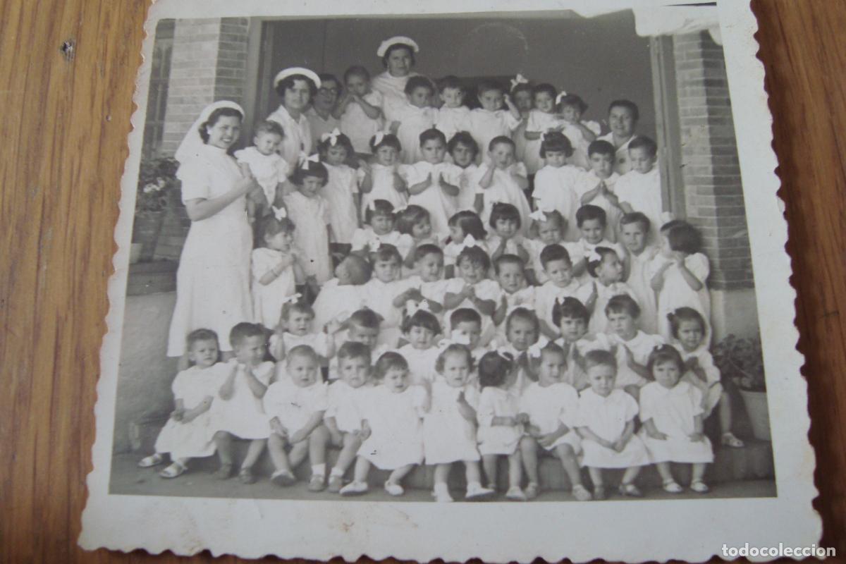 Fotograf&iacute;a antigua: ANTIGUA FOTOGRAFIA ENFERMERAS GUARDERIA PRIMERA INFANCIA SANTISIMA TRINIDAD SEVILLA 1955.