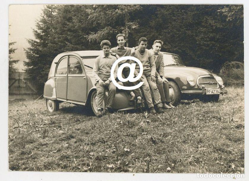 Alte Fotografie: FOTO COCHE CITROEN 2CV MATRICULA FRANCESA DKW 1000 MATRICULA ALEMANA