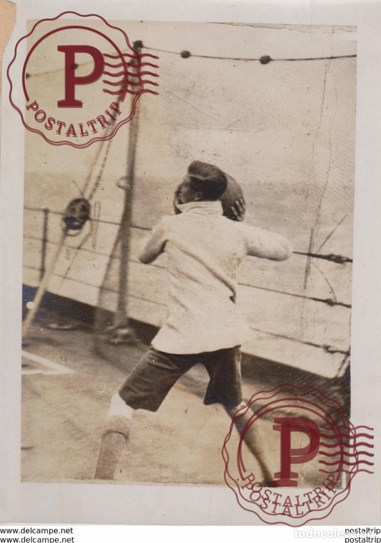 Fotograf&iacute;a antigua: HMS RENOWN PRINCE OF WALES MEDICINE BALL 16*12 CM Fonds Victor FORBIN 1864-1947