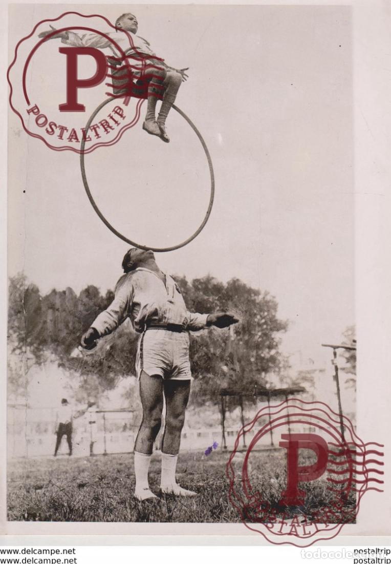Fotograf&iacute;a antigua: BALANCING A BOY ON THE CHIN GYMNASTIC ATHLETES NANCY FRANCE 20*15 CM Fonds Victor FORBIN 1864-194