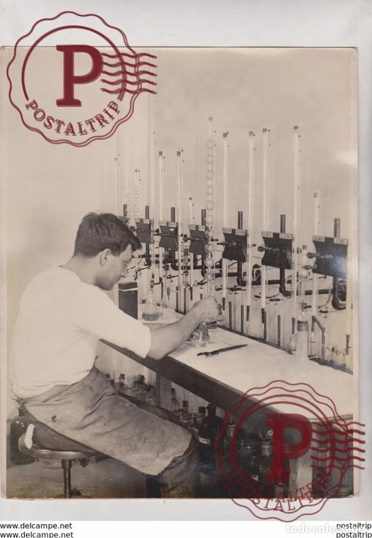 Fotograf&iacute;a antigua: HOW SUGAR IS PRODUCED CHEMICAL TESTS US NEW YORK CITY 25*20 CM Fonds Victor FORBIN 1864-1947