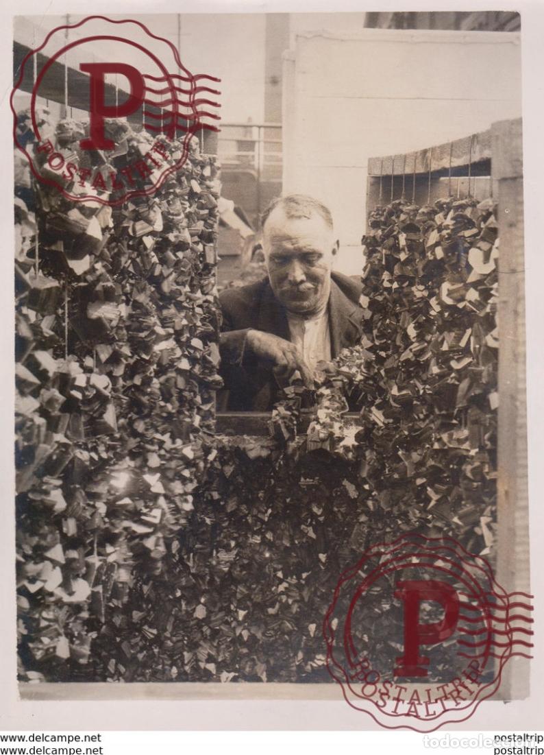 Fotografia antiga: COLOUR MADE FROM OLD IRON BECKTON GAS WORKS SULPHURIC ACID SULPHATE Y INVENTIONS 20*15CM Fonds Vic