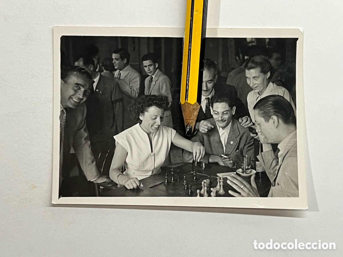Fotograf&iacute;a antigua: BARCELONA y los Torneos de Ajedrez. Fotograf&iacute;a antigua (h.1950?) Med&iacute;das: 6,5 x 9 cm.