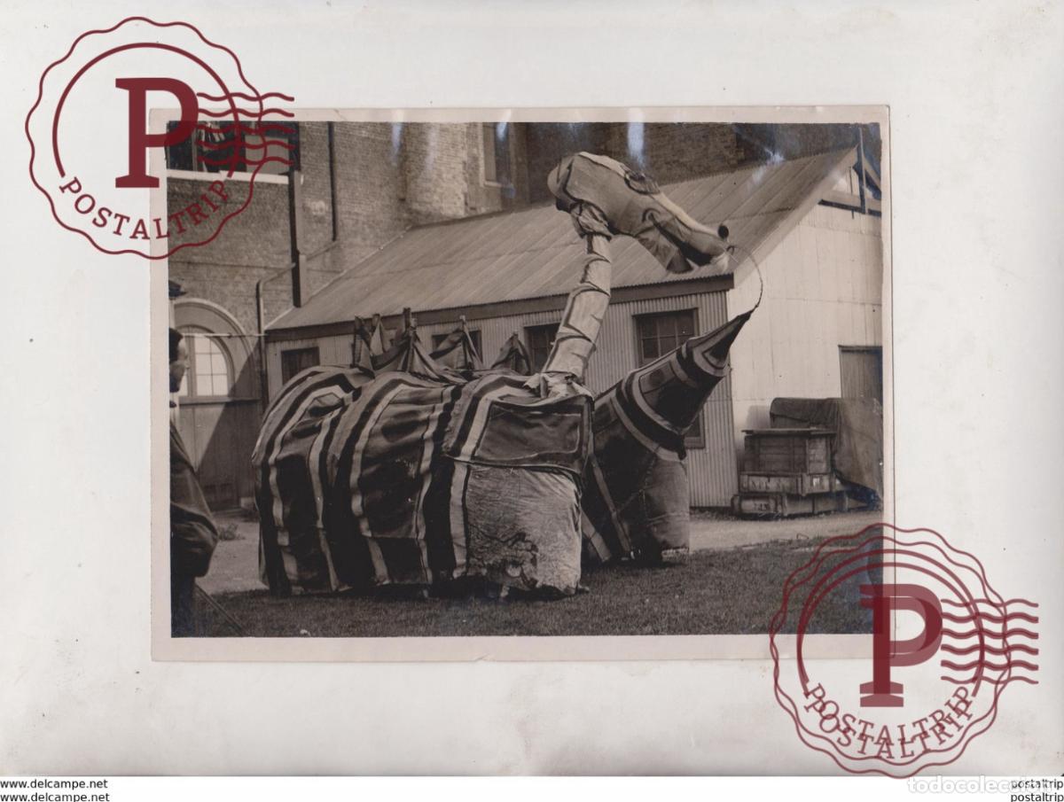 Photographie ancienne: STUDENT REHEARSE FOR NEW YEARS BALL ART SCHOOL SOUTH KENSINGTON COLLEGE STUDENTS 20*15CM Fonds Vic