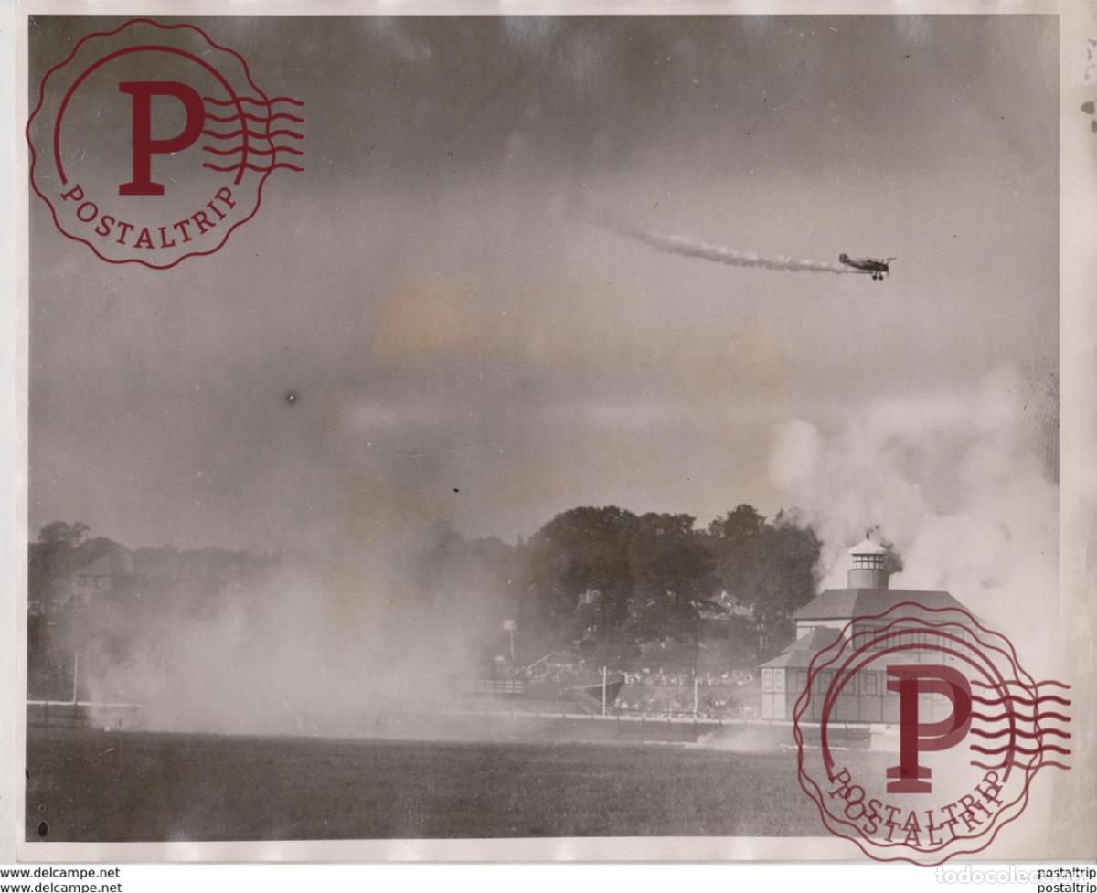 Fotografia antiga: RAF DISPLAY BRILLIANT FLYING FEATS WARFARE ROYAL AIR FORCE HENDON ATTACK ENEMY PO 25*20 CM Fonds Vic