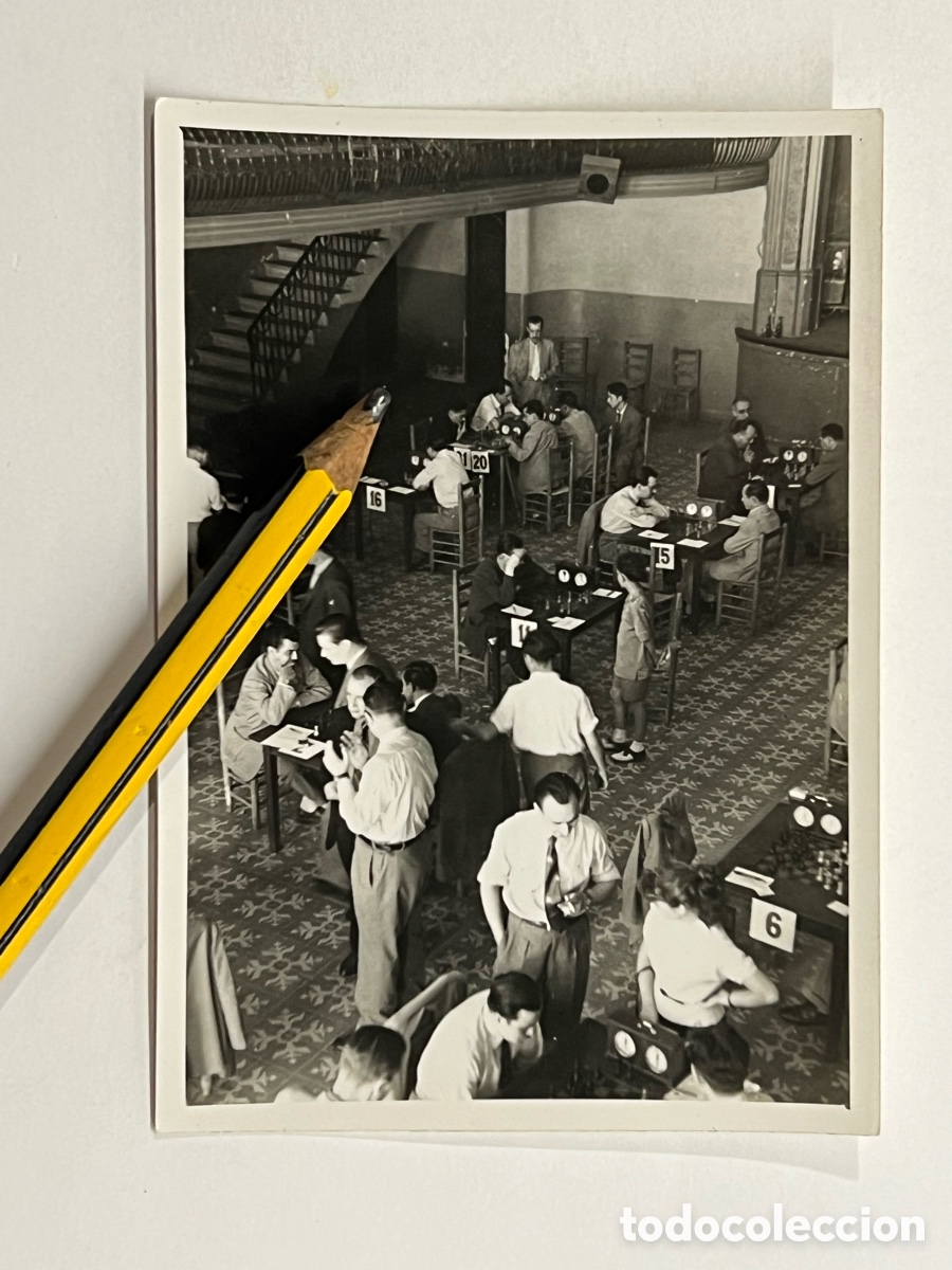 Fotograf&iacute;a antigua: BARCELONA y los Torneos de Ajedrez. Fotograf&iacute;a antigua (h.1950?) Med&iacute;das: 7,5 x 10,5 cm.,