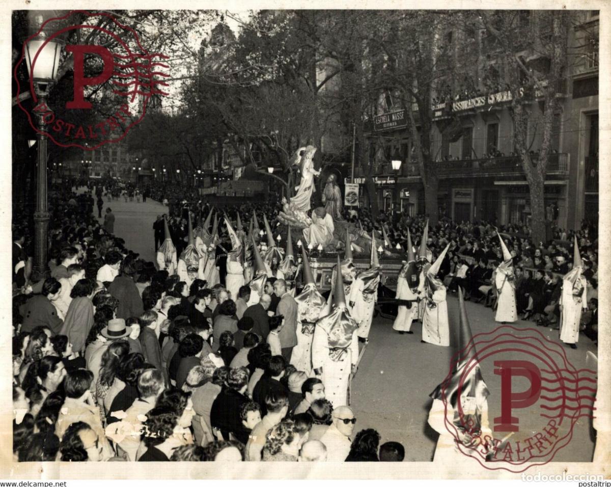Fotografia antiga: BARCELONA PASO DEL GREMIO DE ULTRAMARINOS PREOCESION DE LA BUENA MUERTE 1954 24*18cm BARCELONA CAT