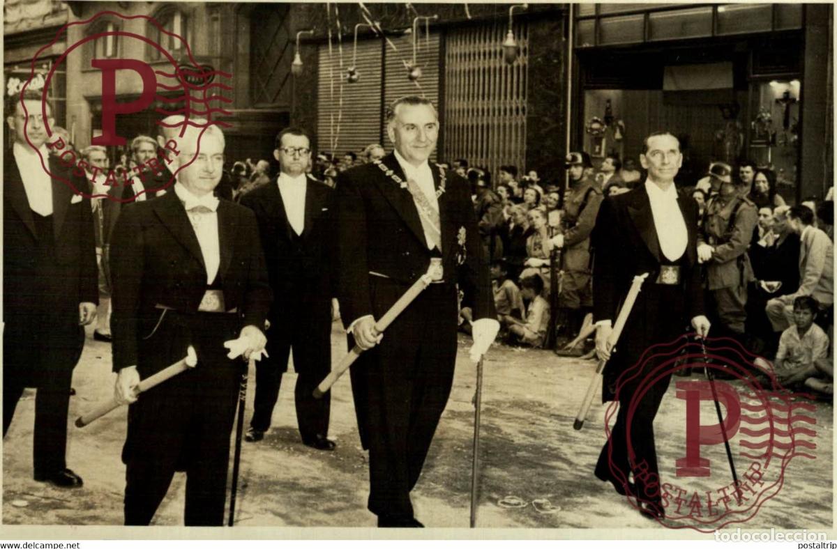 Fotograf&iacute;a antigua: BARCELONA 1957 CORPUS PROCESSION DE CORPUS PUERTA DEL ANGEL JOSE M DE PORCIOLE 11*8cm BARCELONA C