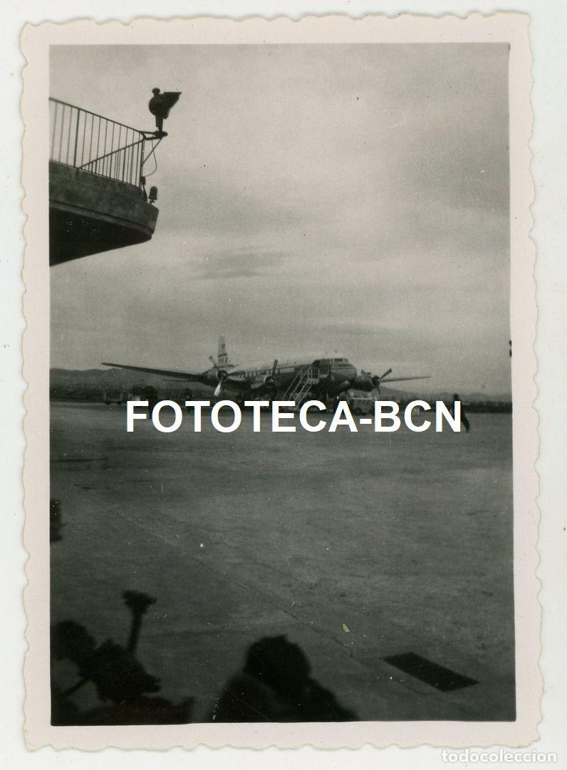 Fotograf&iacute;a antigua: FOTO ORIGINAL AVION POSIBLEMENTE AEROPUERTO EL PRAT BARCELONA A&Ntilde;OS 50/60
