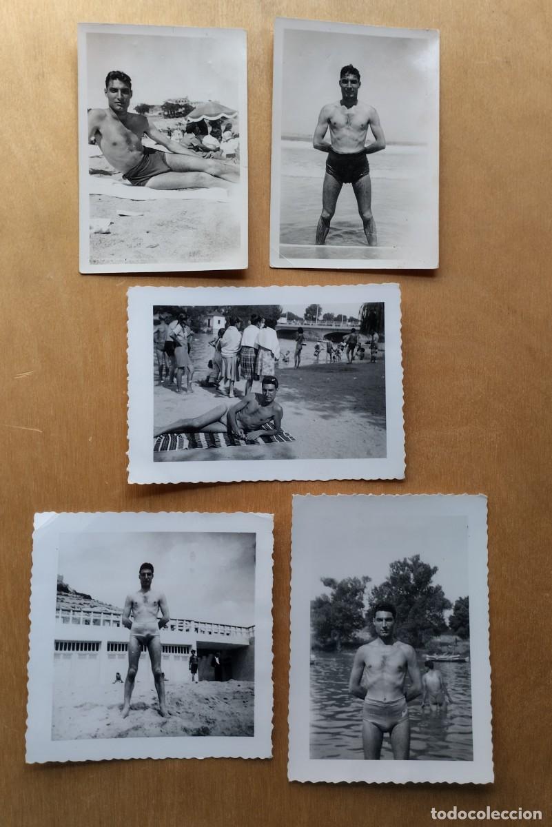 Fotograf&iacute;a antigua: Lote de fotograf&iacute;as antiguas de un hombre posando en ba&ntilde;ador en la playa. A&ntilde;os 50