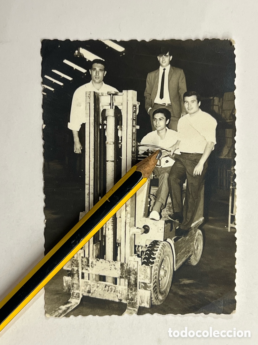 Fotograf&iacute;a antigua: CARLET. Ribera Alta.. En el Almac&eacute;n de Naranjas con la Fenwick&hellip; (a.1966)