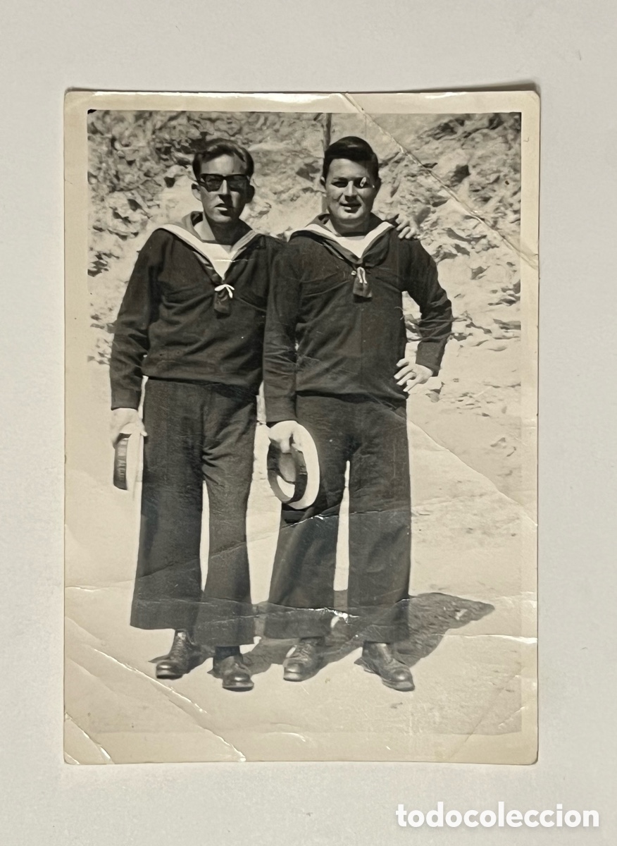 Fotograf&iacute;a antigua: CARTAGENA. Y el servicio militar&hellip; J&oacute;venes en su tiempo en filas&hellip; (h.1970?) Med&iacute;das: 7 x 10,5 cm