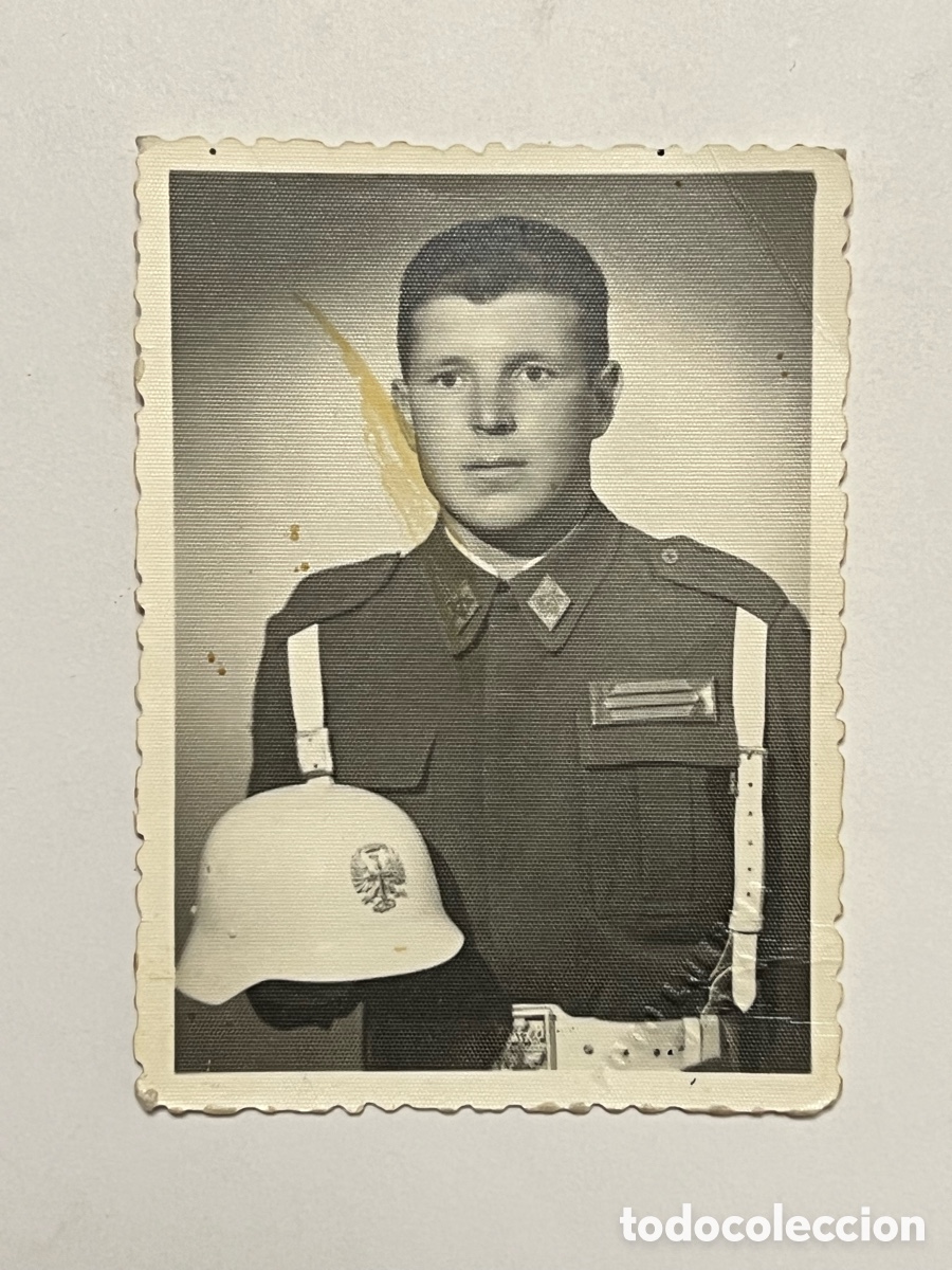 Fotograf&iacute;a antigua: POLIC&Iacute;A MILITAR.. fotograf&iacute;a de un joven Cabo (h.1960?) Med&iacute;das: 6,5 x8,5 cm.,