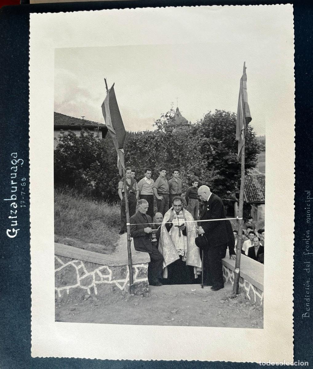 Photographie ancienne: FOTOGRAFIA DE GUIZABURUAGA (VIZCAYA) 17-7-1960, BENDICION DEL FRONTON MUNICIPAL, MIDE 23,5 X 17,5 CM