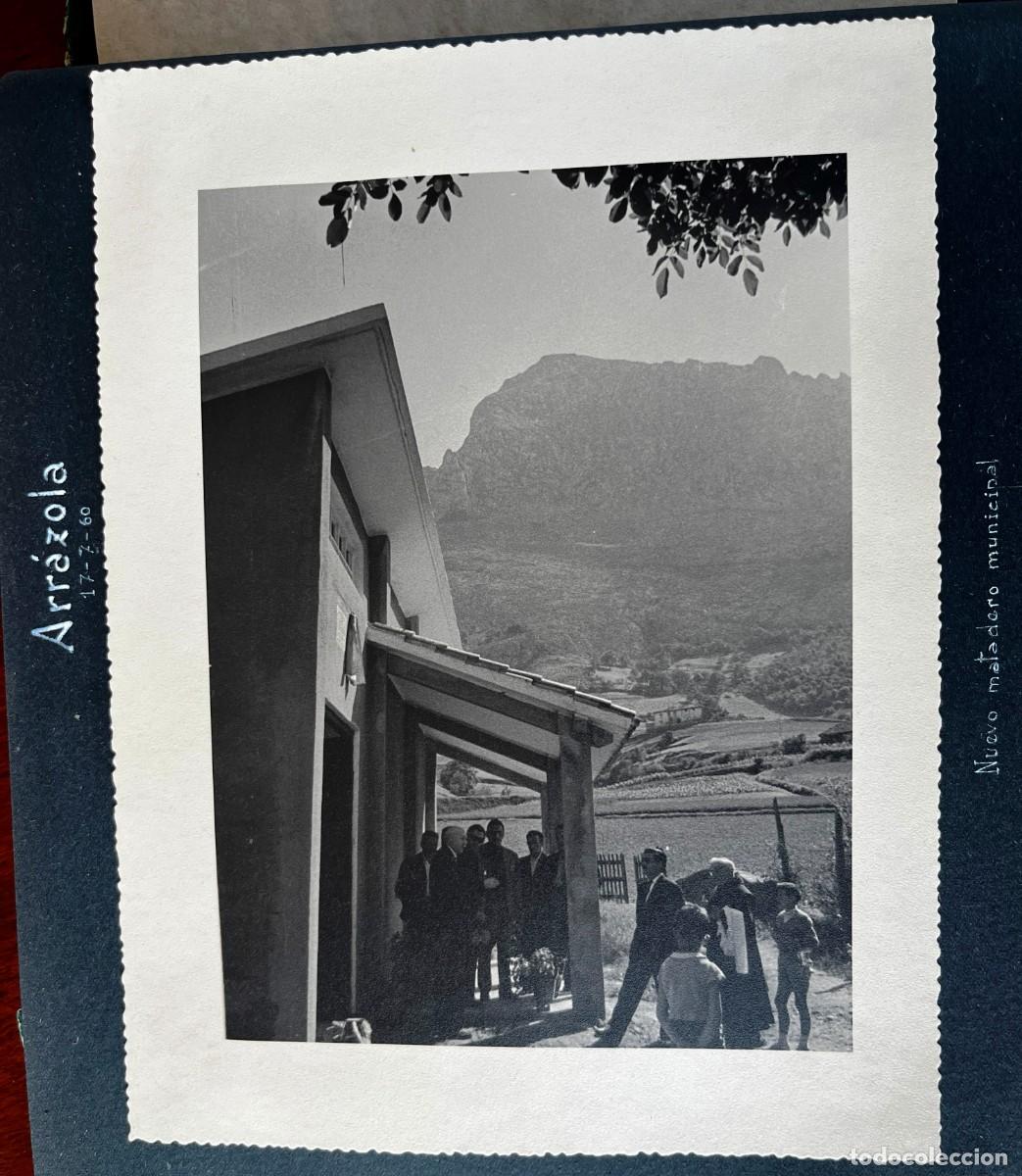 Photographie ancienne: FOTOGRAFIA DE ARRAZOLA (VIZCAYA) 17-7-1960, INAUGURACION DEL NUEVO MATADERO MUNICIPAL, MIDE 23,5 X 1
