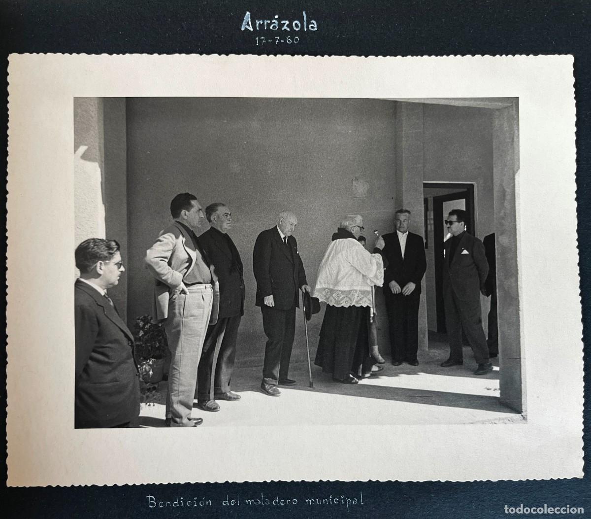 Fotografia antica: FOTOGRAFIA DE ARRAZOLA (VIZCAYA) 17-7-1960, BENDICION DEL MATADERO MUNICIPAL, MIDE 23,5 X 17,5 CMS.
